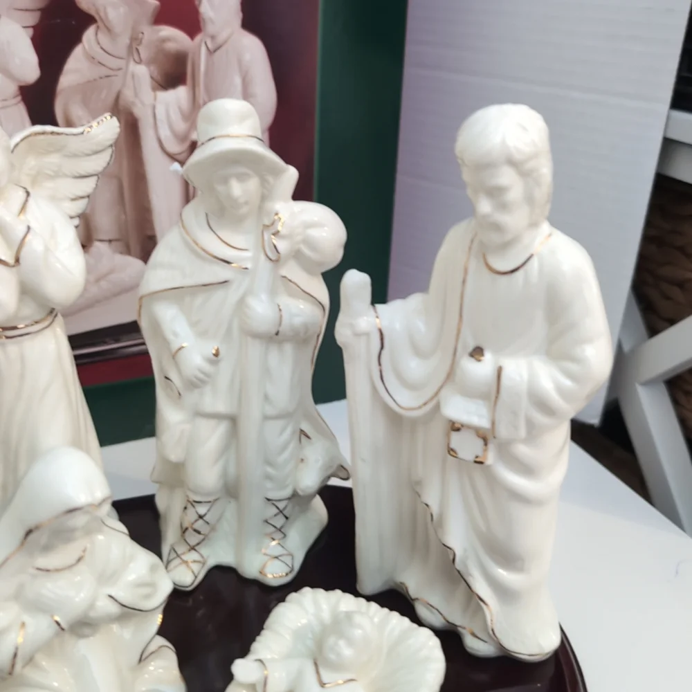 Holiday Lane Vtg 2003 9 Piece Nativity Set Glazed Jade Porcelain 24K Accents NIB